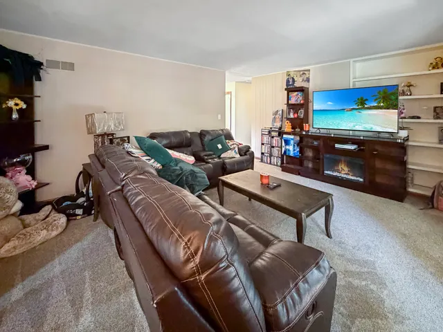 $219,000 | 1353 Carriage Hill Lane, Freeport, IL 61032