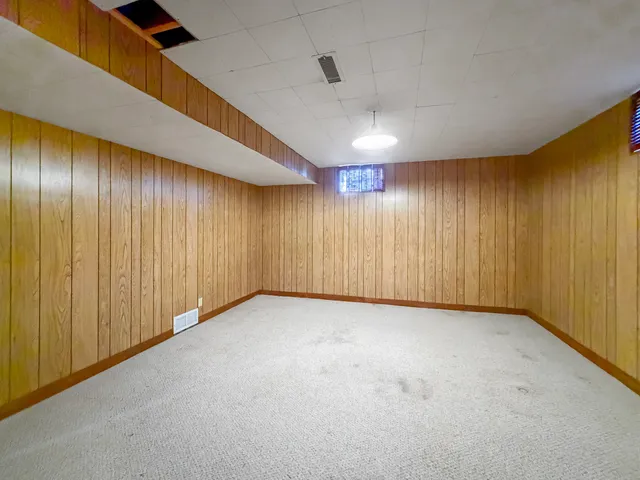 $219,000 | 1353 Carriage Hill Lane, Freeport, IL 61032