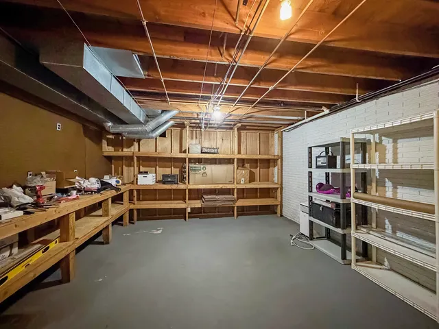 $219,000 | 1353 Carriage Hill Lane, Freeport, IL 61032