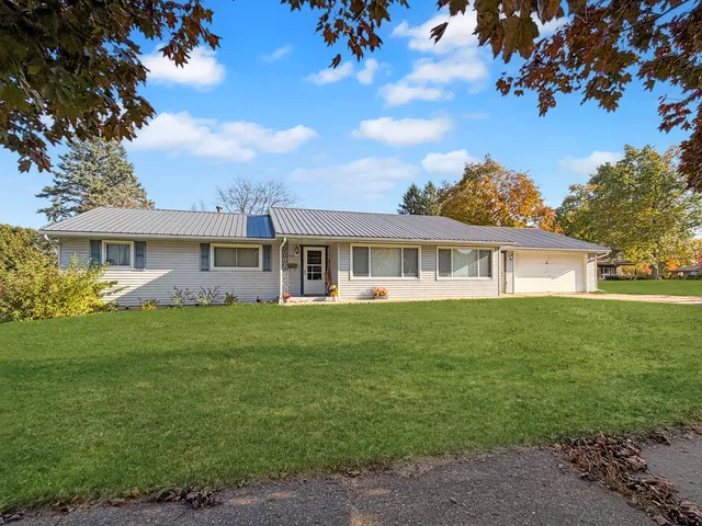 $219,000 | 1353 Carriage Hill Lane, Freeport, IL 61032