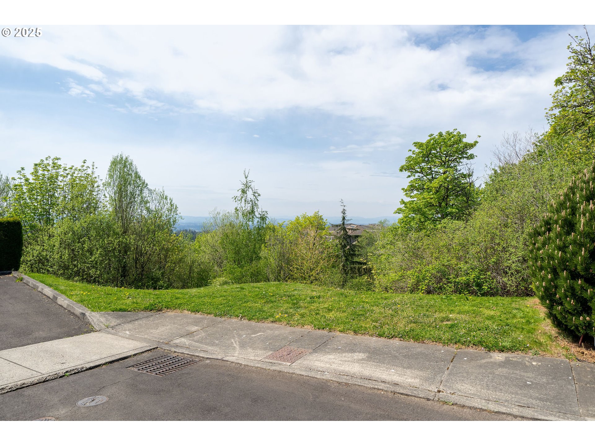 9948 Northwest Upton Court Portland, OR 97229 - Photo 3 of 9