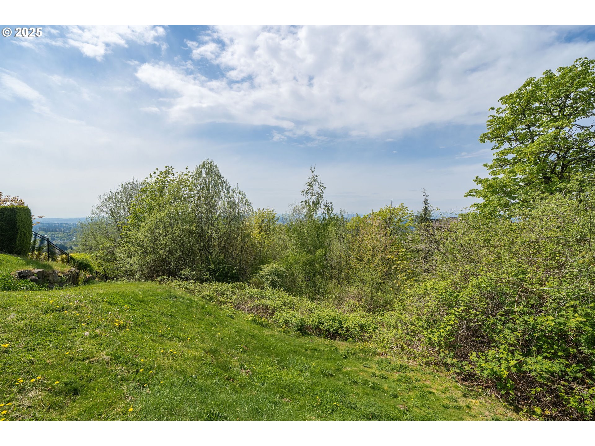 9948 Northwest Upton Court Portland, OR 97229 - Photo 4 of 9