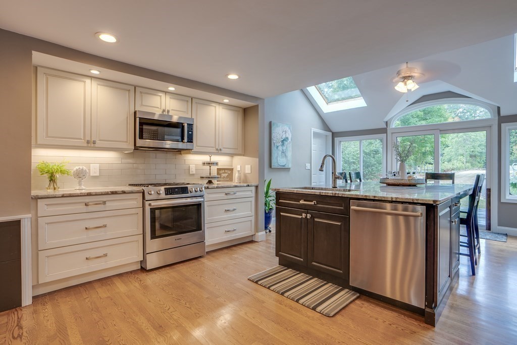 34 Dalton Road Chelmsford, MA 01824 - Photo 4 of 31 Gallery Image 4