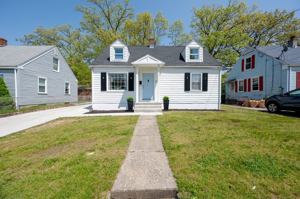 7 Schley Street Springfield, MA 01109 - Photo 1 of 27 Gallery Image 1