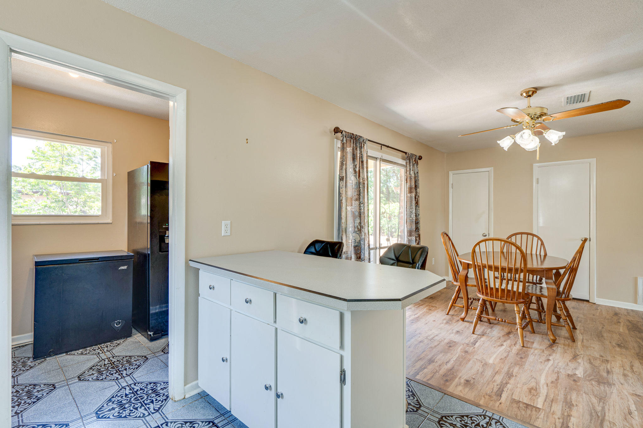 236 Deluna Road Southwest Fort Walton Beach, FL 32548 - Photo 14 of 26 a dining room with furniture and window