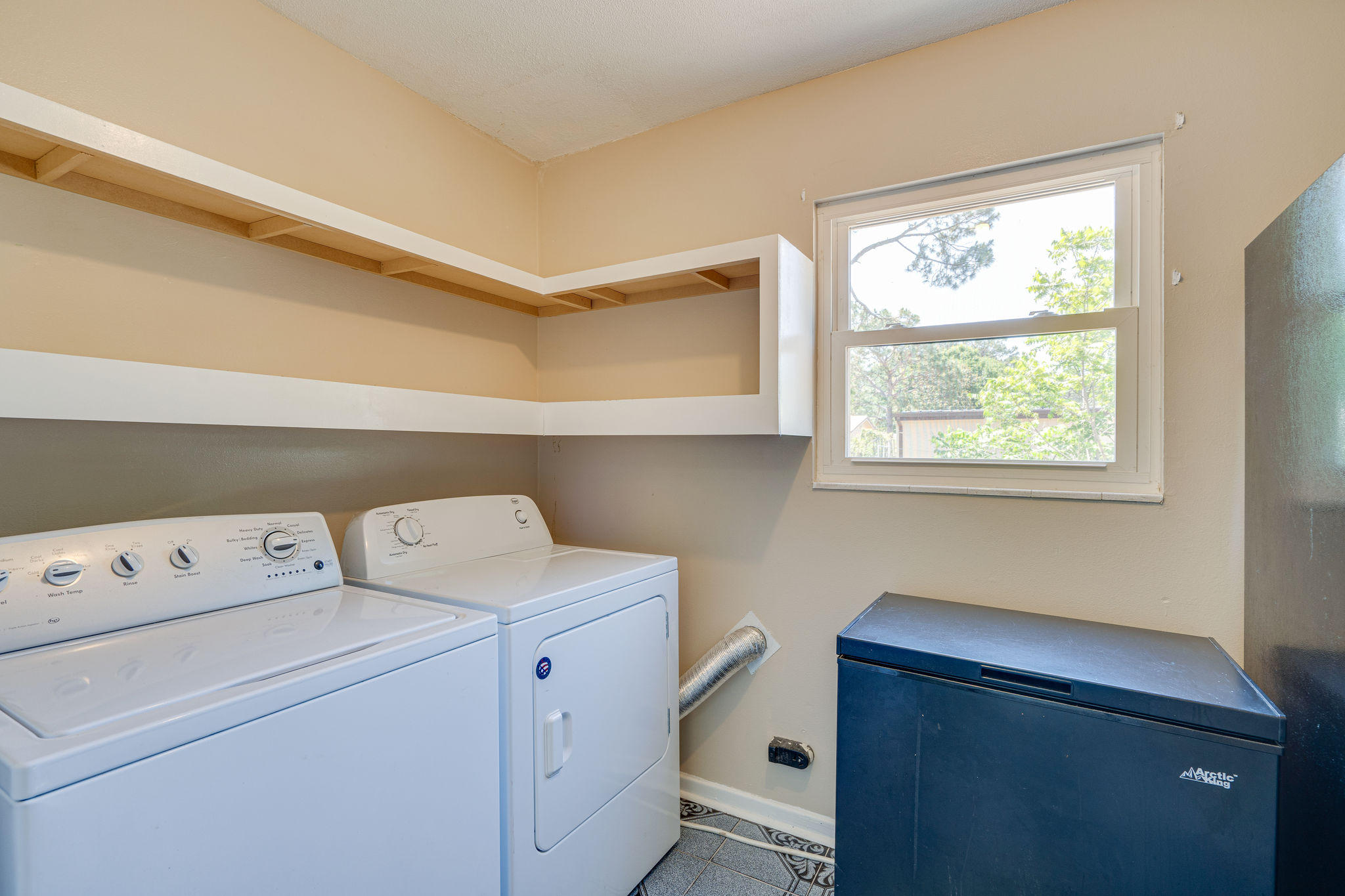 236 Deluna Road Southwest Fort Walton Beach, FL 32548 - Photo 15 of 26 a utility room with dryer and washer