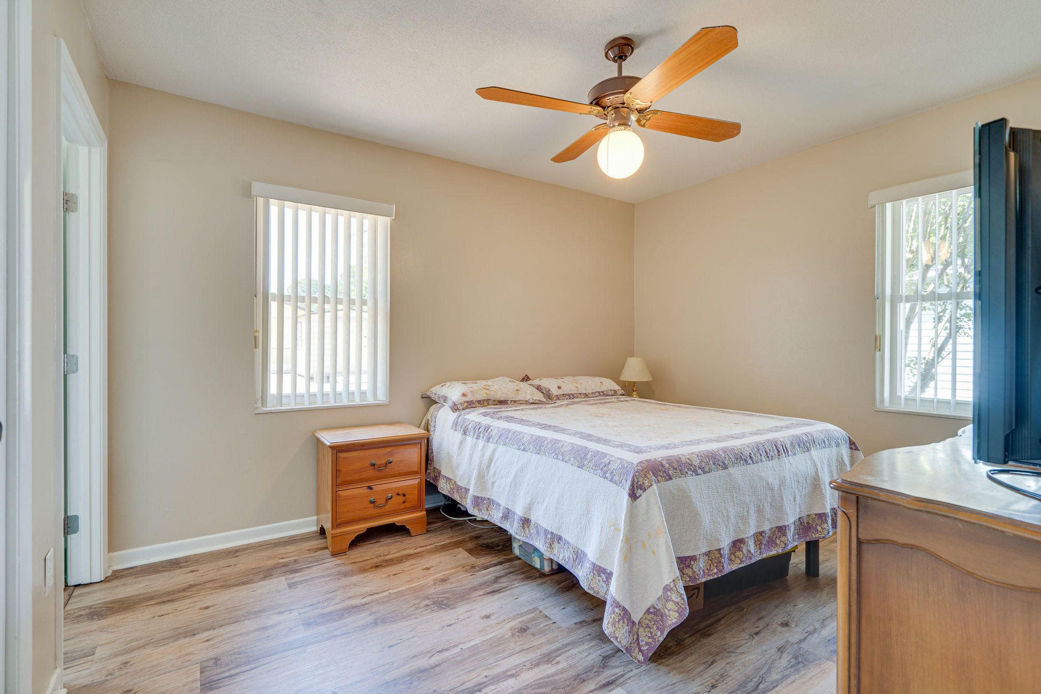 236 Deluna Road Southwest Fort Walton Beach, FL 32548 - Photo 18 of 26 a bedroom with a bed and a window