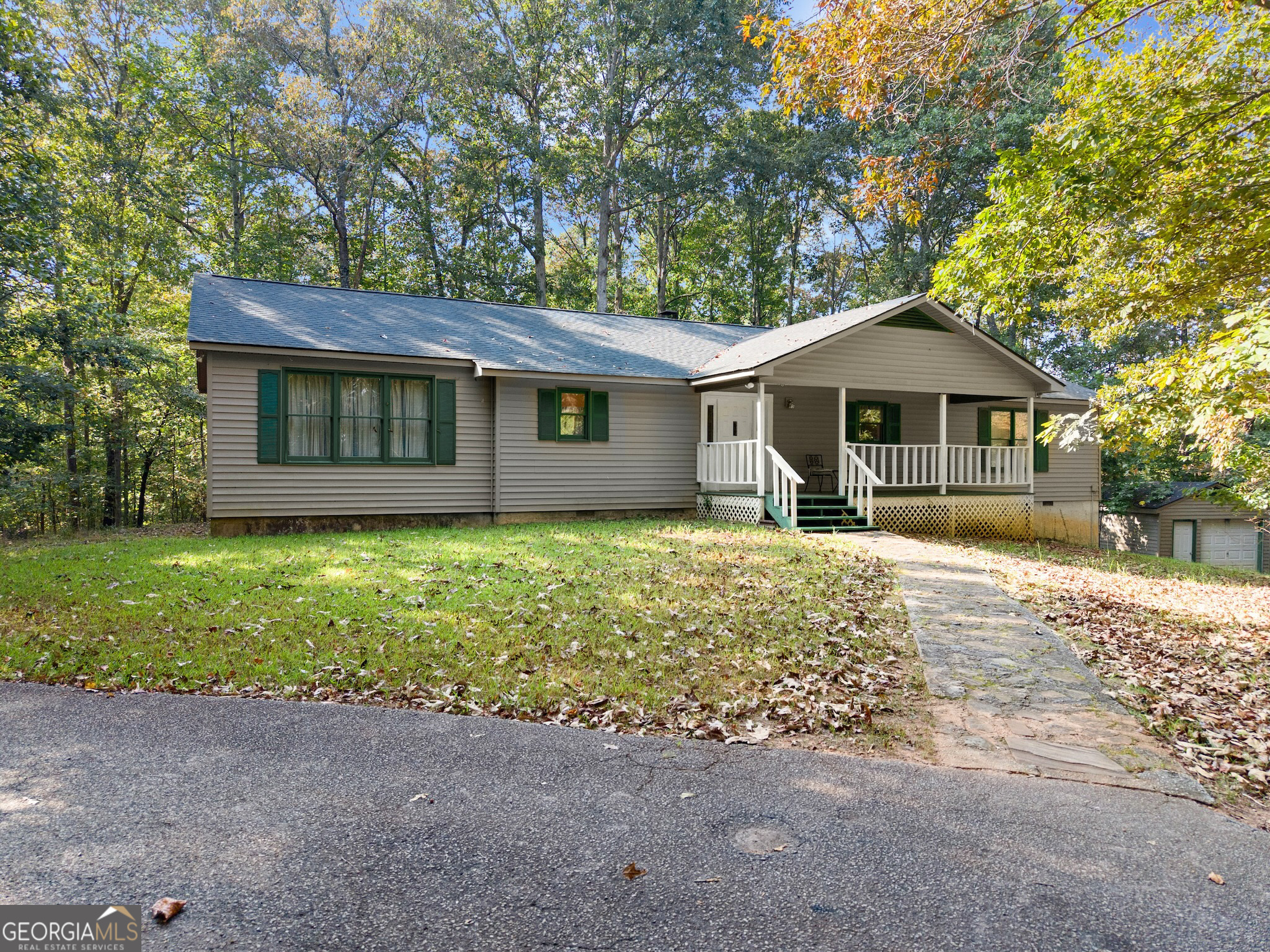 350 Old River Road Cornelia, GA 30531 - Photo 2 of 42 a front view of a house with garden