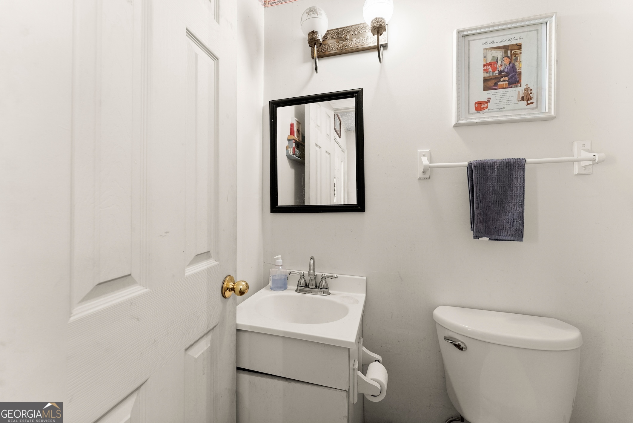 350 Old River Road Cornelia, GA 30531 - Photo 7 of 42 a bathroom with a toilet a sink and mirror