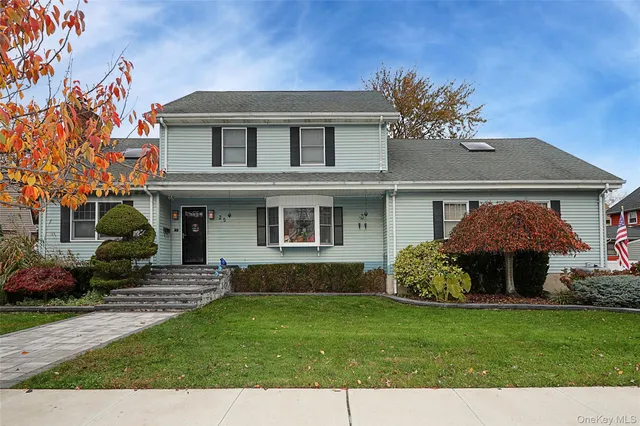 $950,000 | 25 Centre Street, Lynbrook, NY 11563