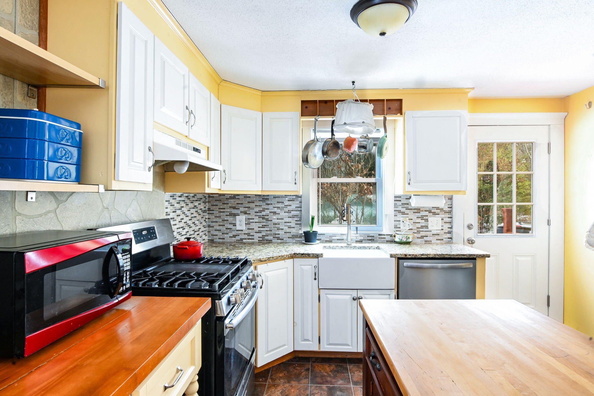 46 Service Road East Sandwich, MA 02537 - Photo 5 of 39 3-web-or-mls-DSC_0412 copy