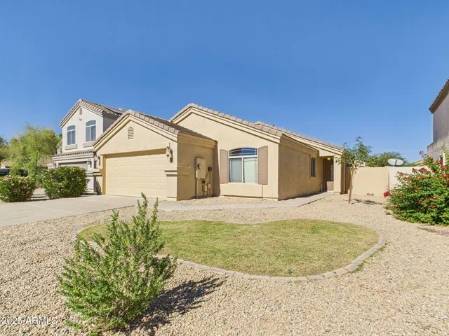 a view of a house with a backyard