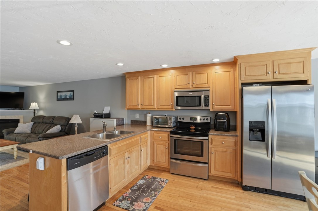 272 Cass Avenue, Unit 3 Woonsocket, RI 02895 - Photo 4 of 42