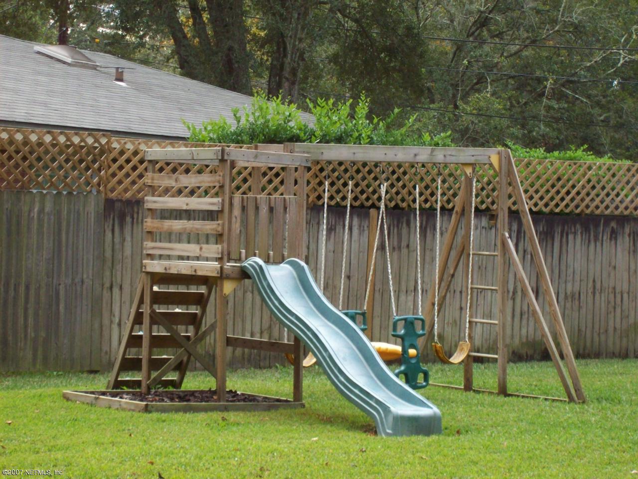 2865 Chelton Road Jacksonville, FL 32216 - Photo 4 of 20 Back yard