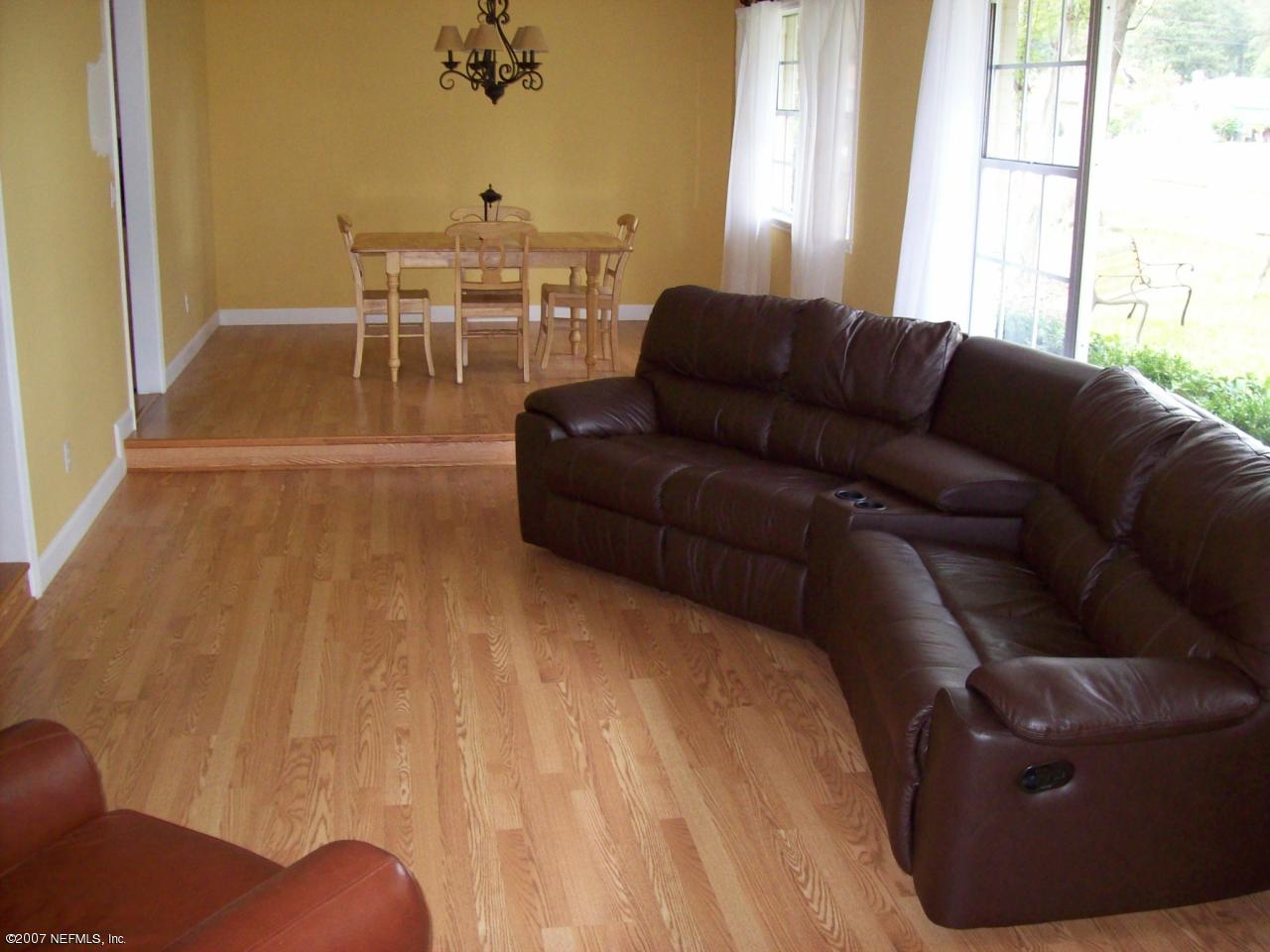 2865 Chelton Road Jacksonville, FL 32216 - Photo 8 of 20 Living/Dinning Room