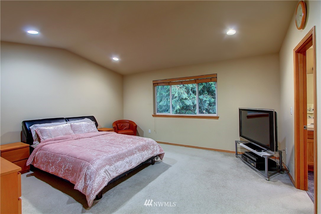 12037 Southeast 186th Street Renton, WA 98058 - Photo 14 of 32 Gallery Image 14