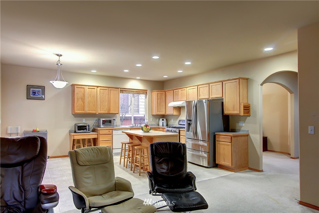 12037 Southeast 186th Street Renton, WA 98058 - Photo 5 of 32 Gallery Image 5