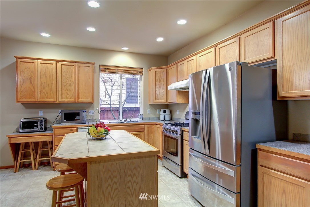 12037 Southeast 186th Street Renton, WA 98058 - Photo 7 of 32 Gallery Image 7