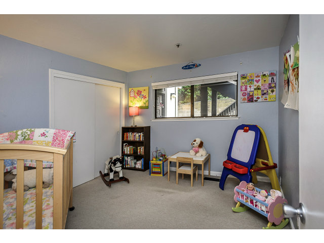 508 Monterey Road, Unit E Pacifica, CA 94044 - Photo 14 of 17 a living room with furniture