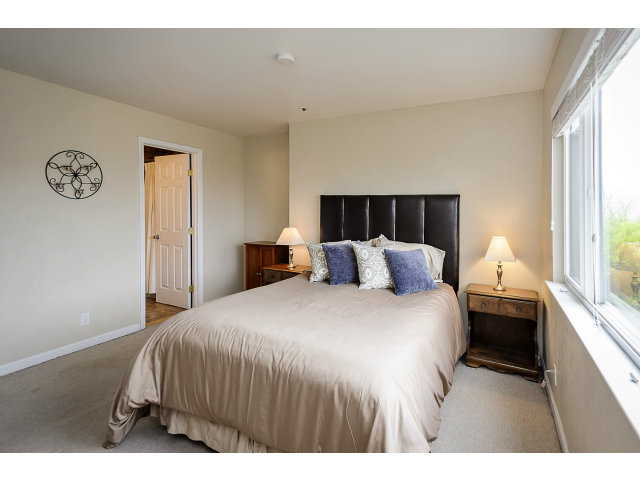 508 Monterey Road, Unit E Pacifica, CA 94044 - Photo 17 of 17 a bedroom with a bed and a window