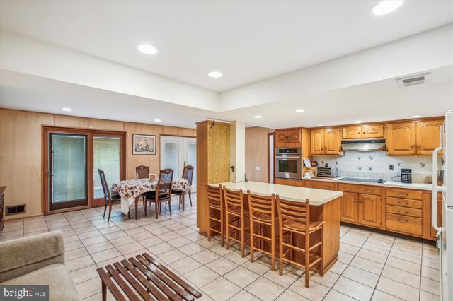 a room with lots of table and chairs