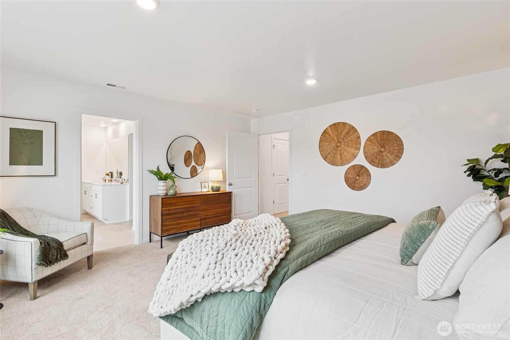 541 Hann Street, Unit 6 Buckley, WA 98321 - Photo 27 of 36 a bedroom with a bed and a dresser