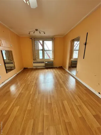 $390,000 | 74-02 43rd Avenue, Unit 4D | Elmhurst