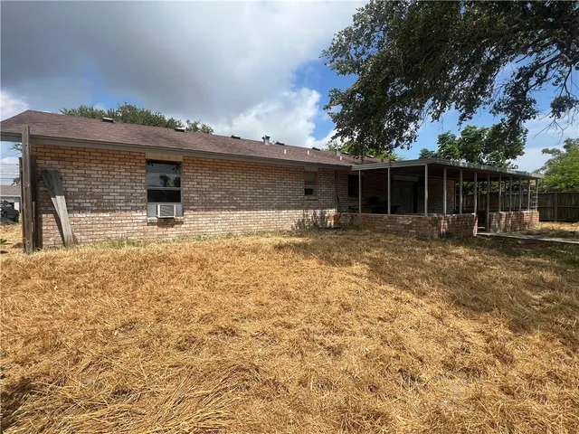a front view of house with yard
