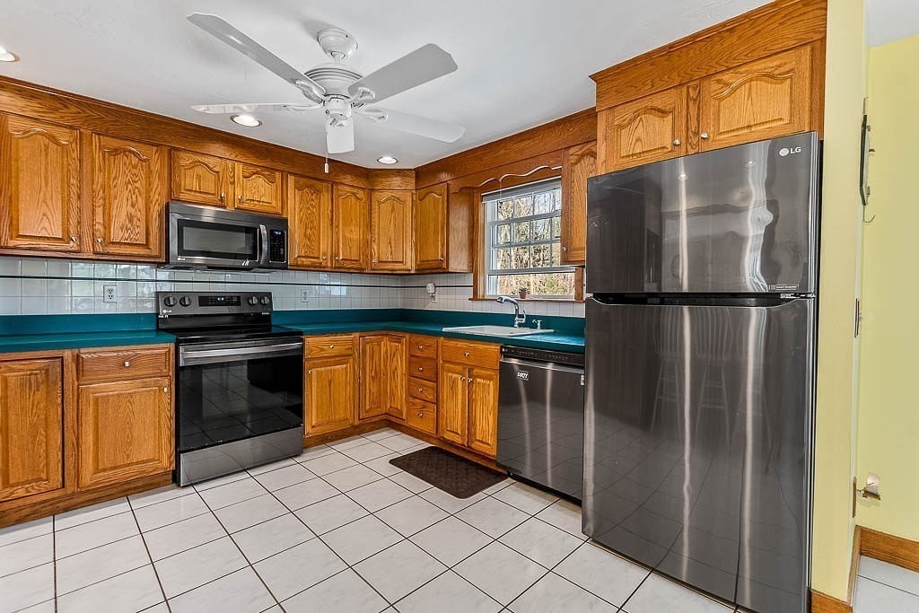 57 Sofia Road Stoughton, MA 02072 - Photo 7 of 30 Gallery Image 7