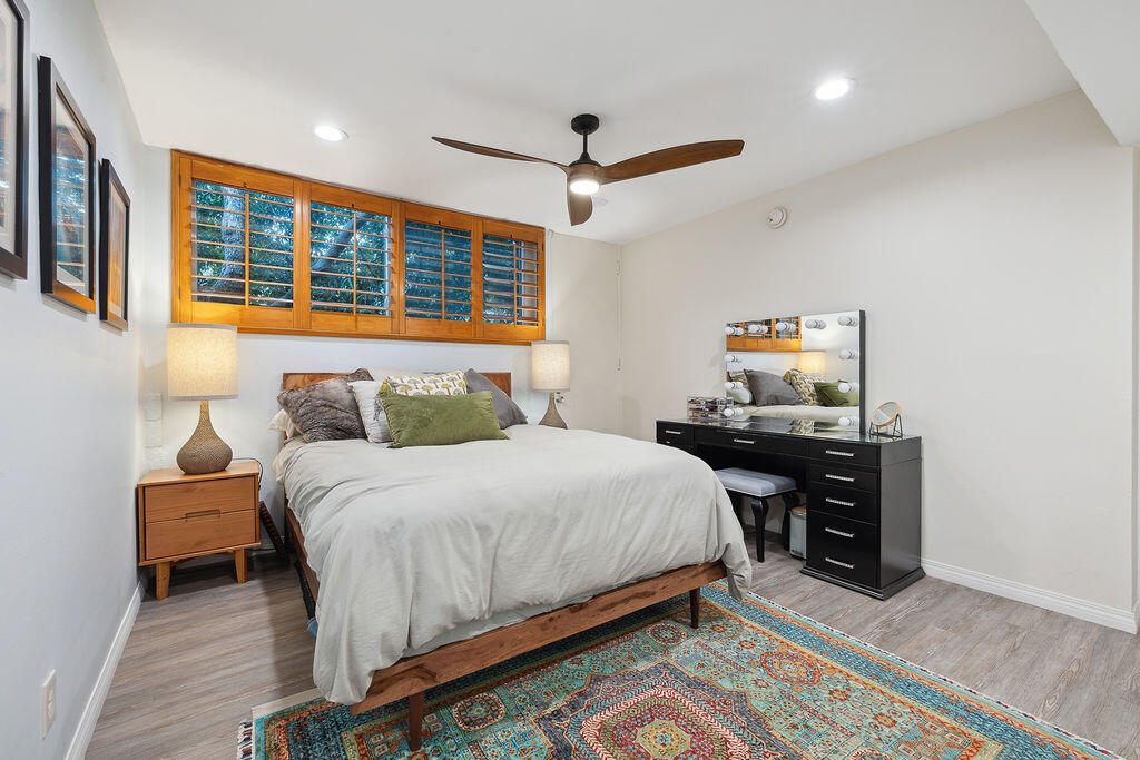 11625 Texas Avenue, Unit 101 Los Angeles, CA 90025 - Photo 20 of 40 a bedroom with a bed and a table