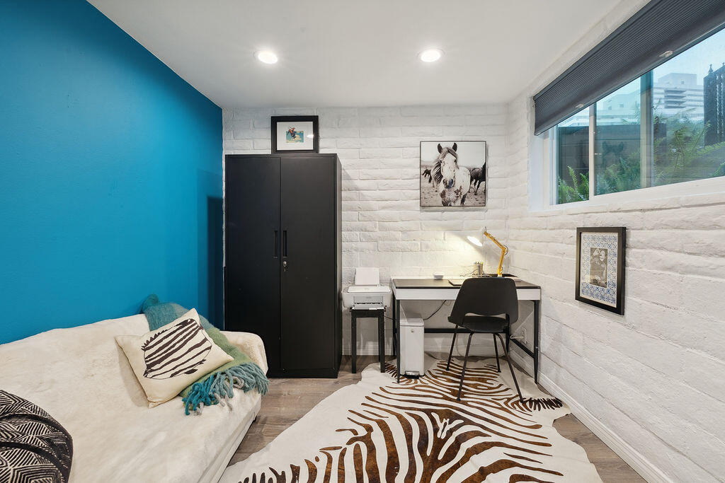 11625 Texas Avenue, Unit 101 Los Angeles, CA 90025 - Photo 29 of 40 a bedroom with a bed and a chair