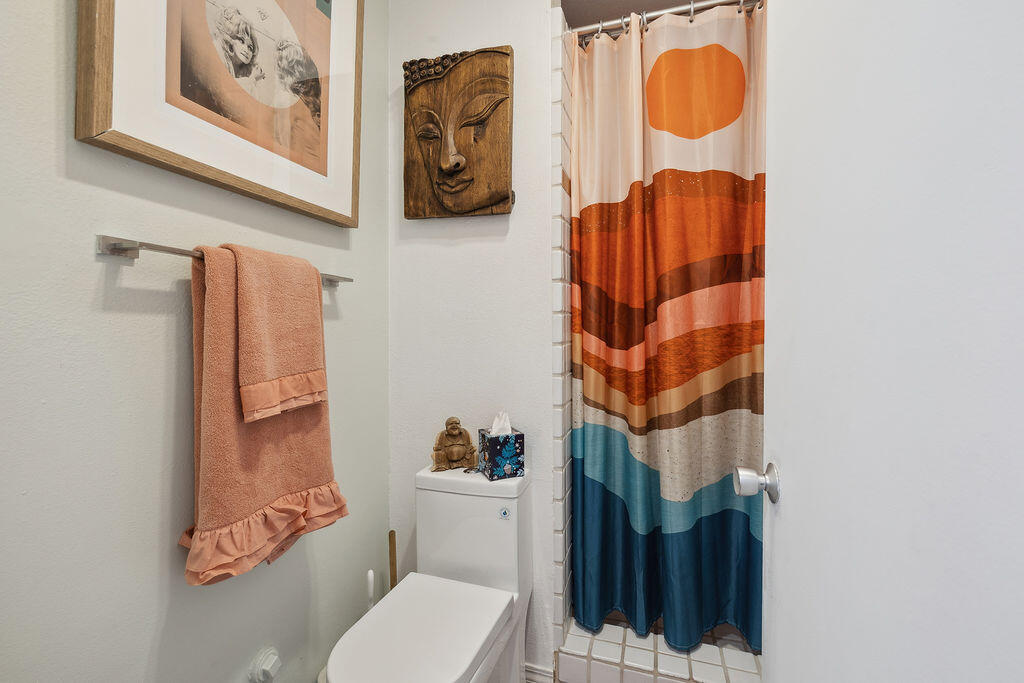 11625 Texas Avenue, Unit 101 Los Angeles, CA 90025 - Photo 32 of 40 a bathroom with a toilet and a sink