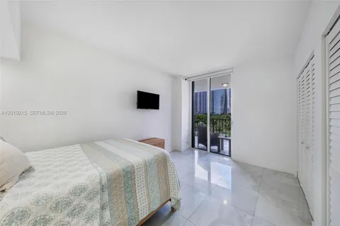 $649,000 | 520 Brickell Key Drive, Unit A710, Miami, FL 33131