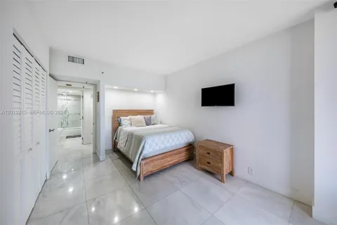 $649,000 | 520 Brickell Key Drive, Unit A710, Miami, FL 33131