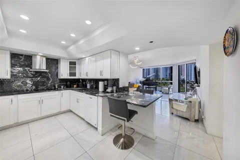 $649,000 | 520 Brickell Key Drive, Unit A710, Miami, FL 33131