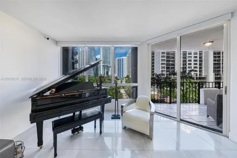 $649,000 | 520 Brickell Key Drive, Unit A710, Miami, FL 33131