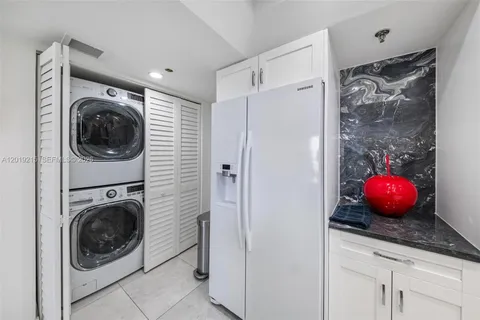 $649,000 | 520 Brickell Key Drive, Unit A710, Miami, FL 33131