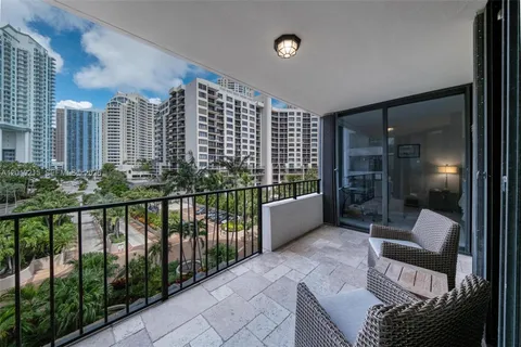 $649,000 | 520 Brickell Key Drive, Unit A710, Miami, FL 33131