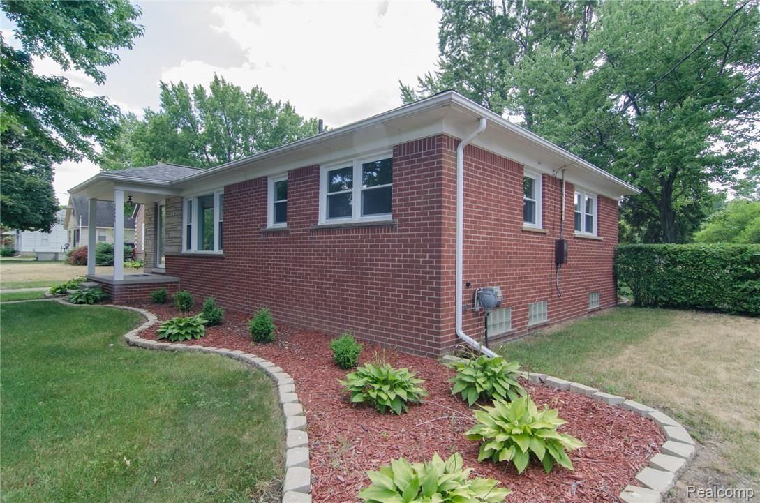 10893 Stark Road Livonia, MI 48150 - Photo 29 of 38 GRU_0472.jpg