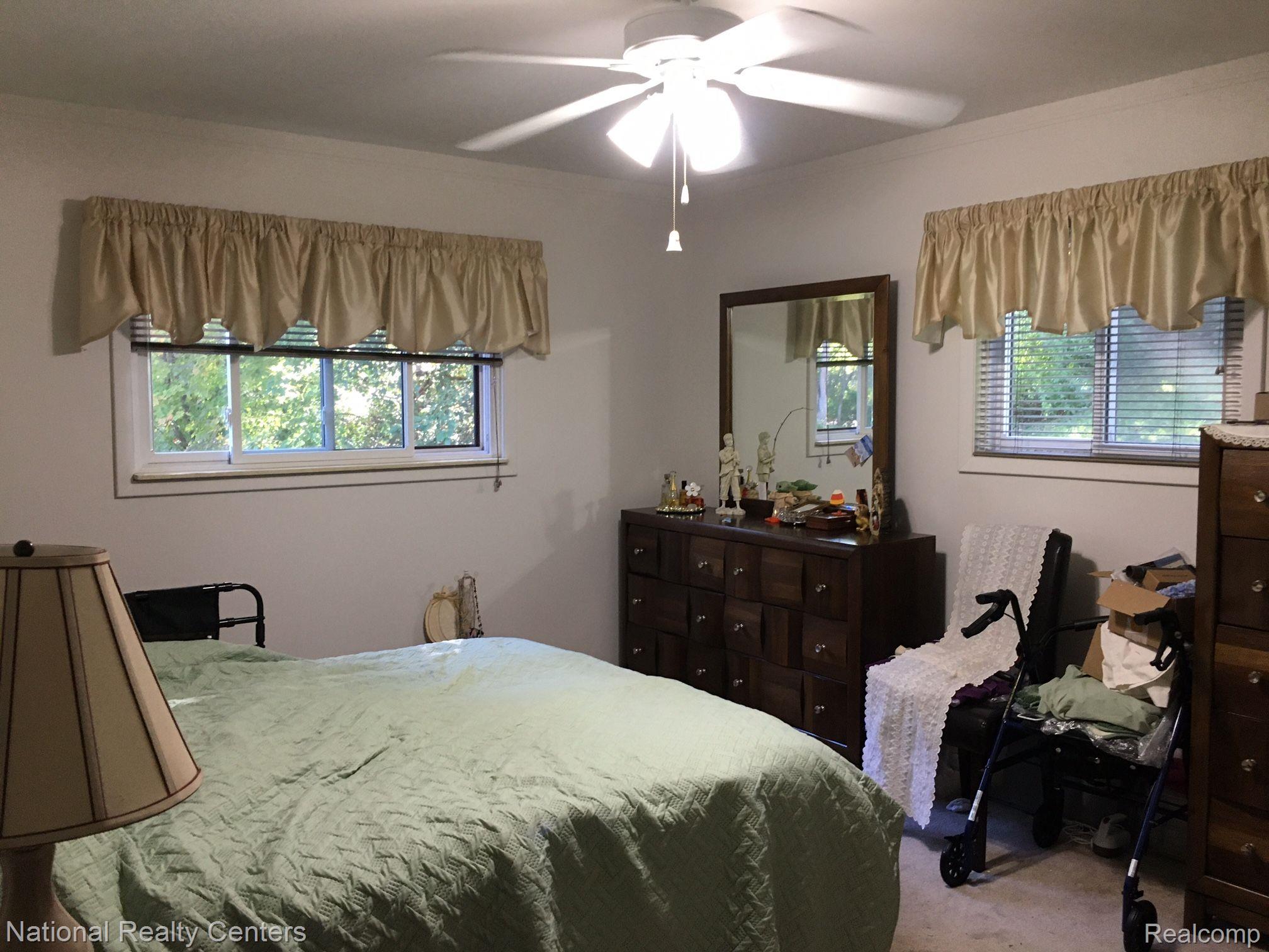 2437 Swarthout Road Pinckney, MI 48169 - Photo 19 of 30 Primary Bedroom