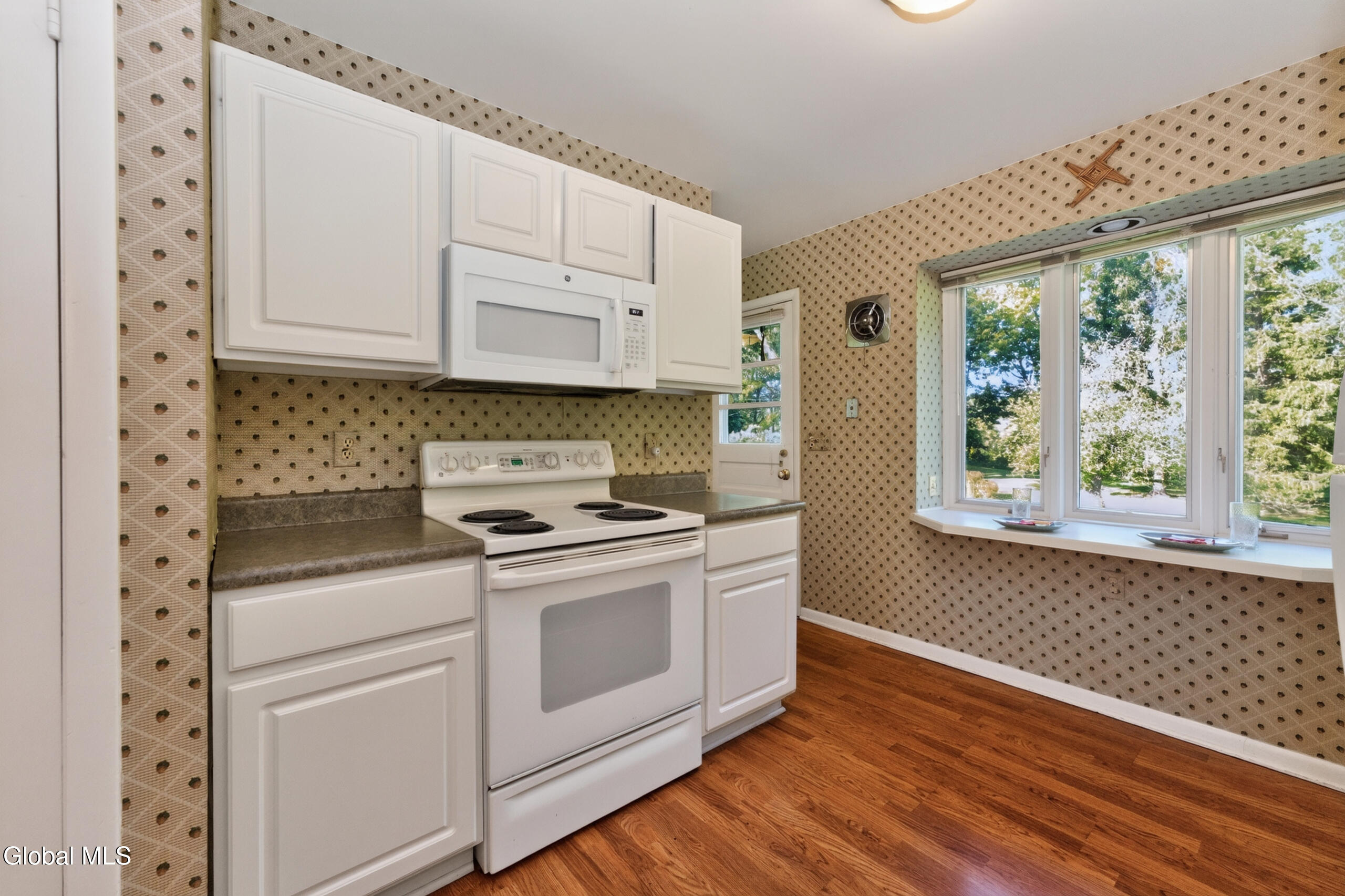 82 Salisbury Road Bethlehem, NY 12054 - Photo 13 of 37 3 Kitchen 1
