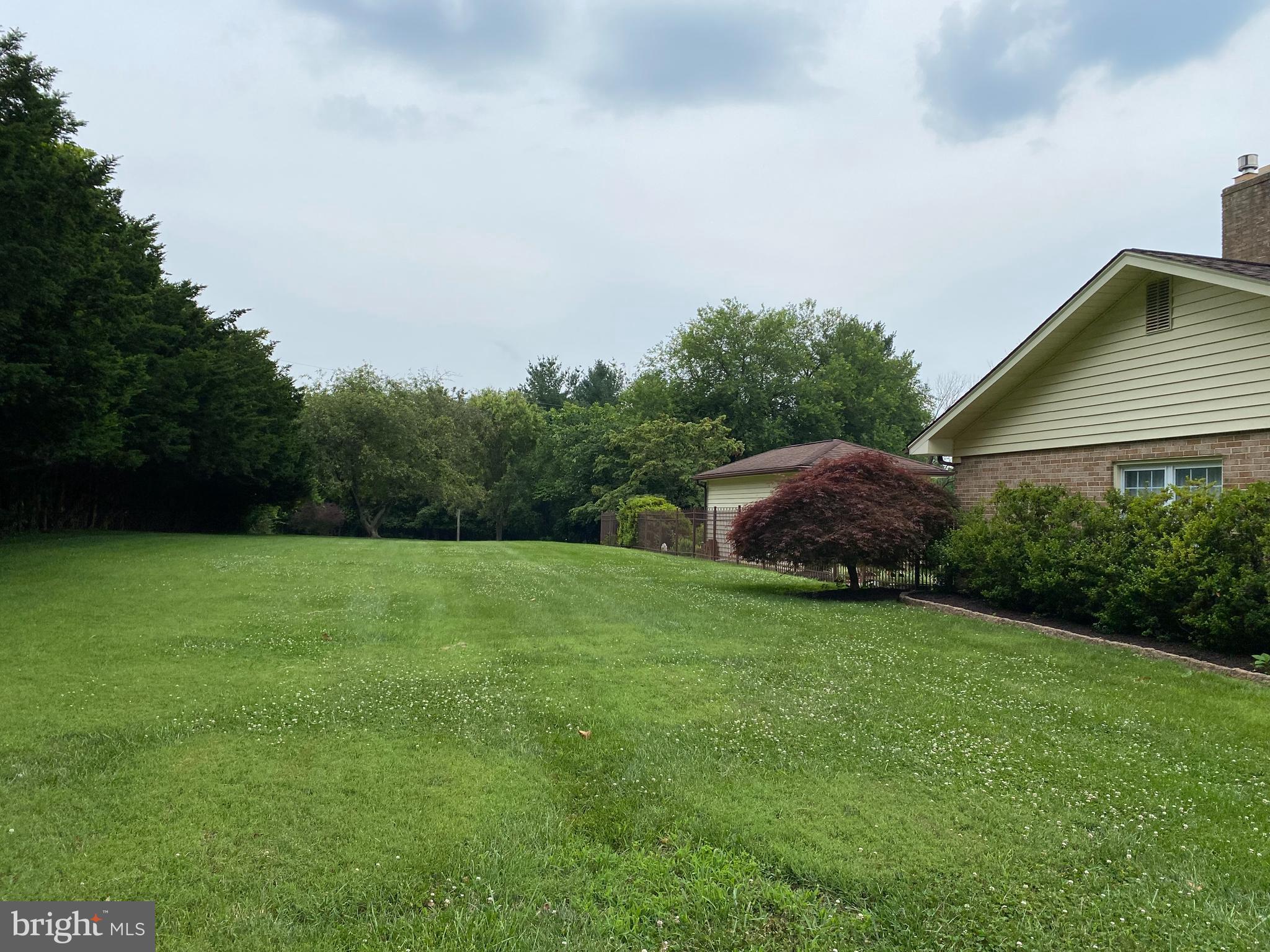 6409 Lochridge Road Columbia, MD 21044 - Photo 40 of 46 Incredible flat, private lot - view of side yard!