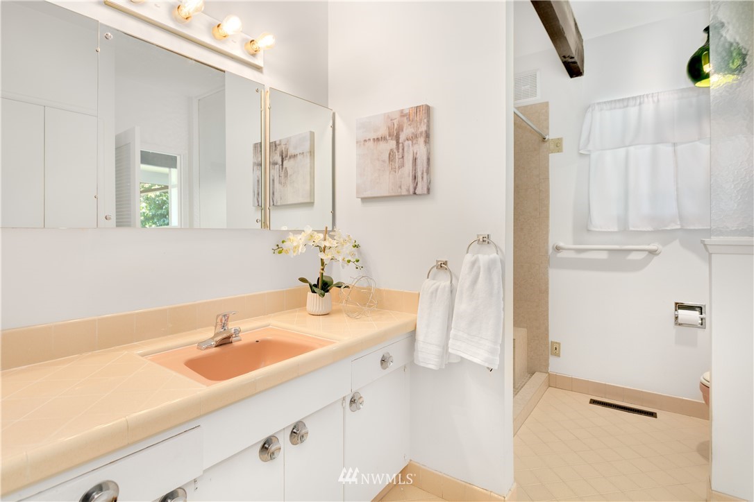 18784 Ridgefield Road Northwest Shoreline, WA 98177 - Photo 13 of 25 Gallery Image 13