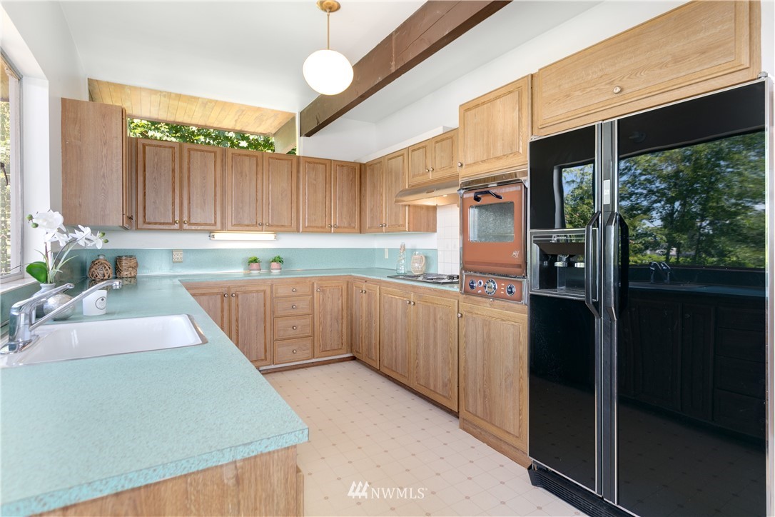 18784 Ridgefield Road Northwest Shoreline, WA 98177 - Photo 10 of 25 Gallery Image 10