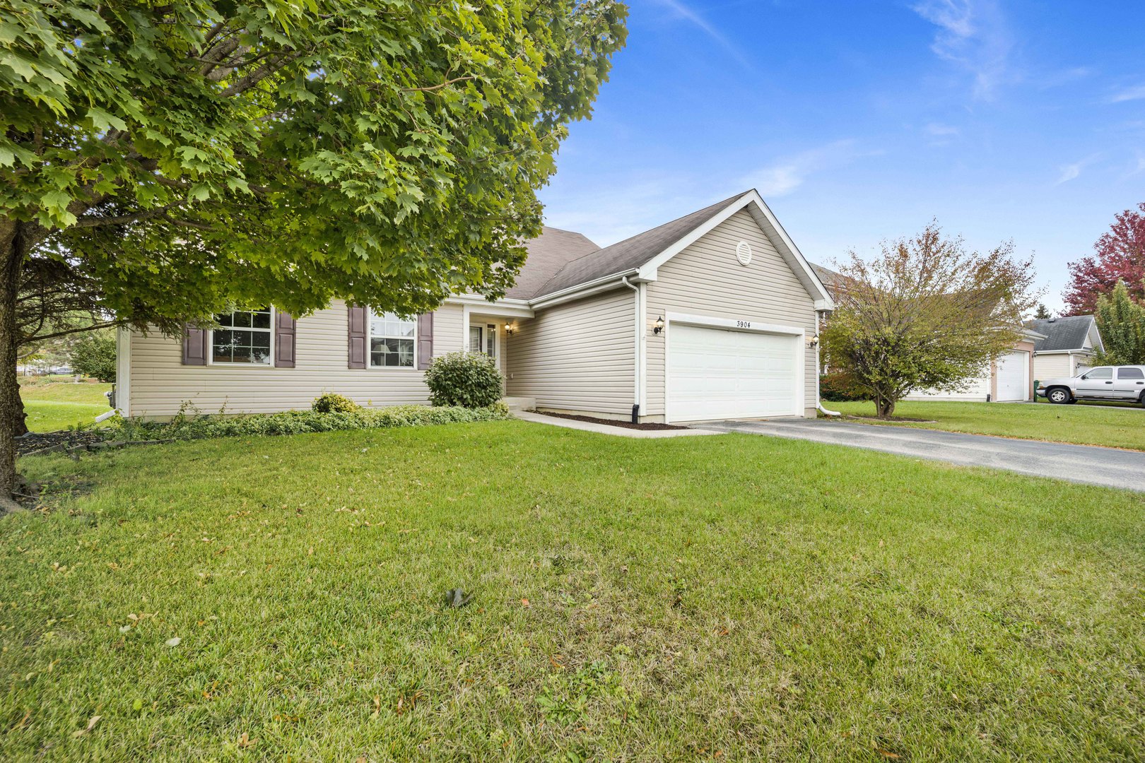 3904 Stockton Drive Joliet, IL 60421 - Photo 3 of 33 a front view of house with yard and green space