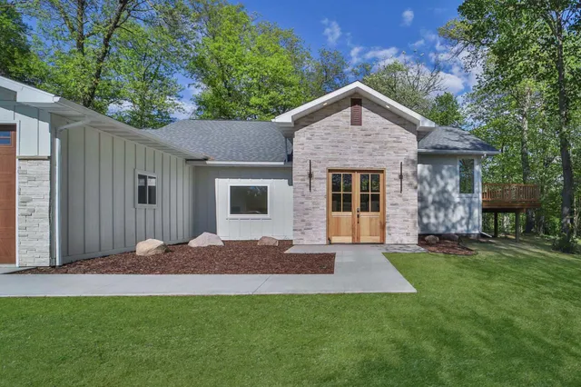 $999,950 | 20482 Lord Road, Merrifield, MN 56465