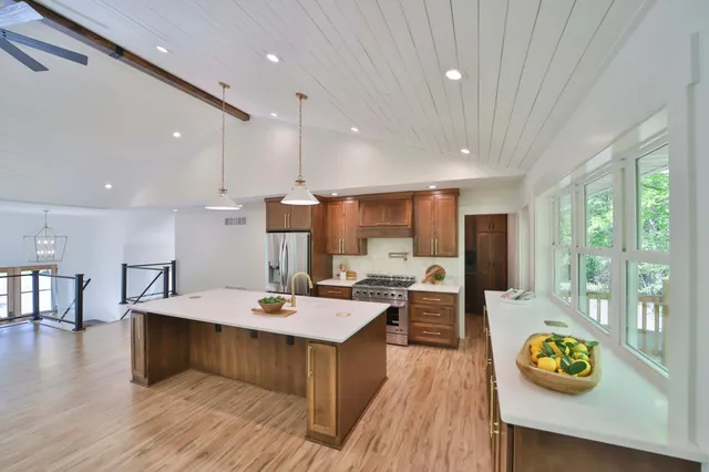 $999,950 | 20482 Lord Road, Merrifield, MN 56465