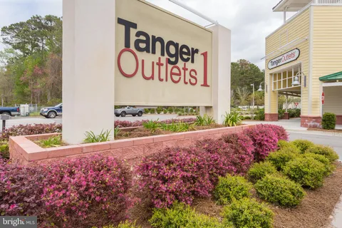 $599,000 | 7906 Esther Drive, Oxon Hill, MD 20745