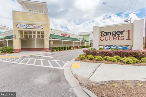 $599,000 | 7906 Esther Drive, Oxon Hill, MD 20745