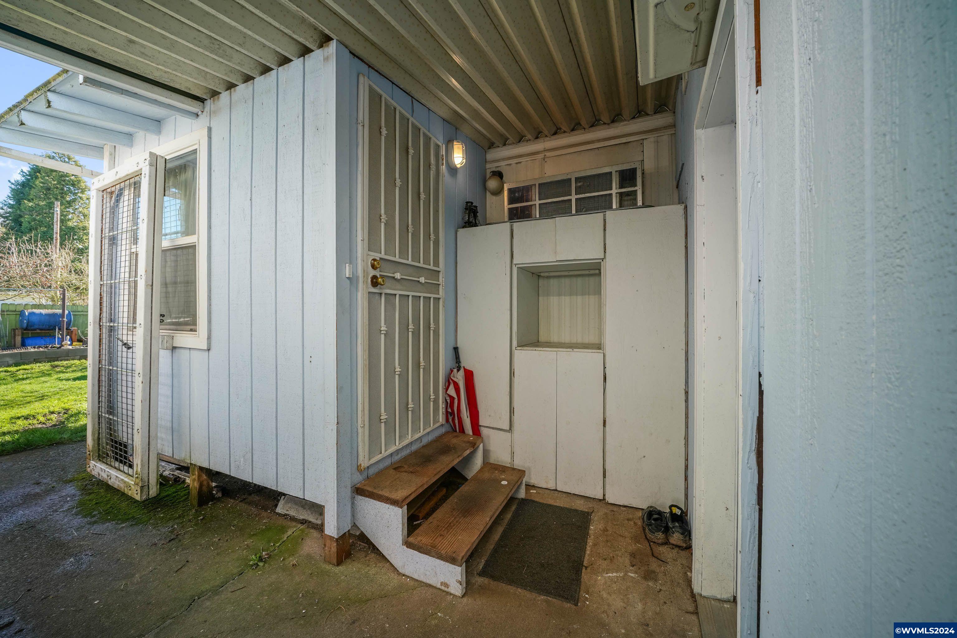 11823 Northeast Carl Road, Unit 1 Woodburn, OR 97071 - Photo 4 of 24